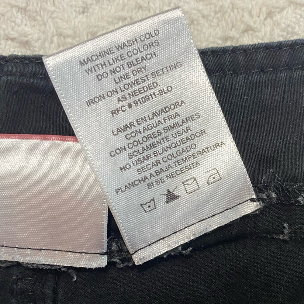 Y2K No Boundaries Capri Pants (9) - Picture 4 of 9